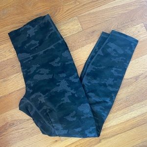 Black Camo Fabletics Leggings